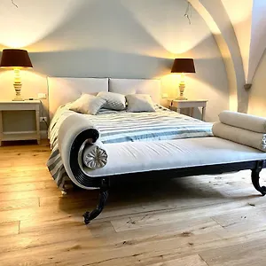 Accademia Newly Renovated Ancient Abbey Apartment Florence