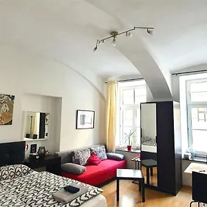 Msq Diana - 10 Min From Center - Free Coffee And Tea - High Speed Internet Apartamento