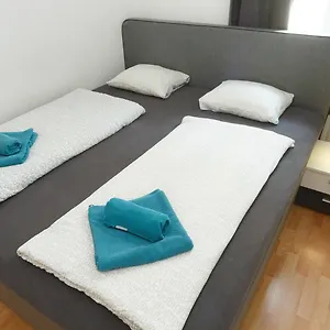 Appartement In Near Schoenbrunn & Westbahnhof - Keyless Check-in, Wenen