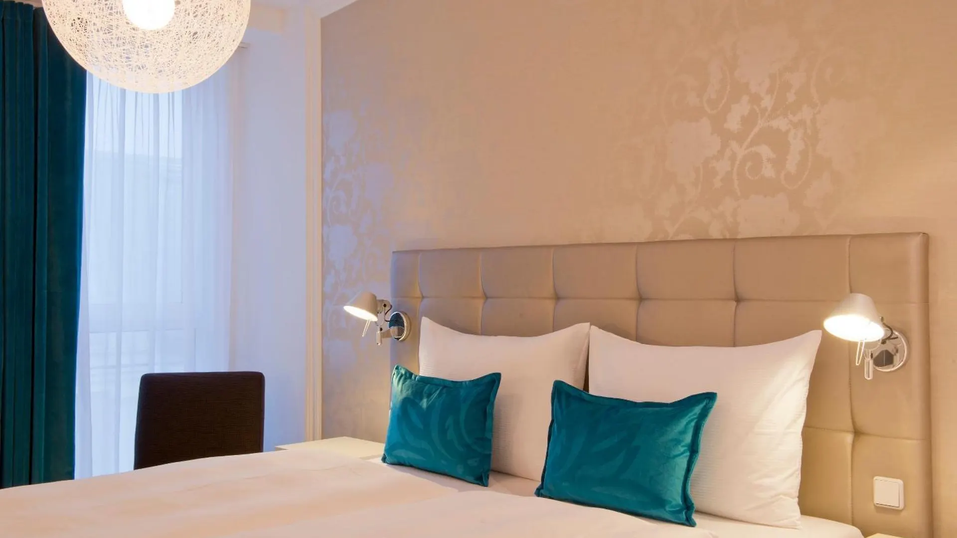 Motel One Wien-Staatsoper 3*, Вена Австрия