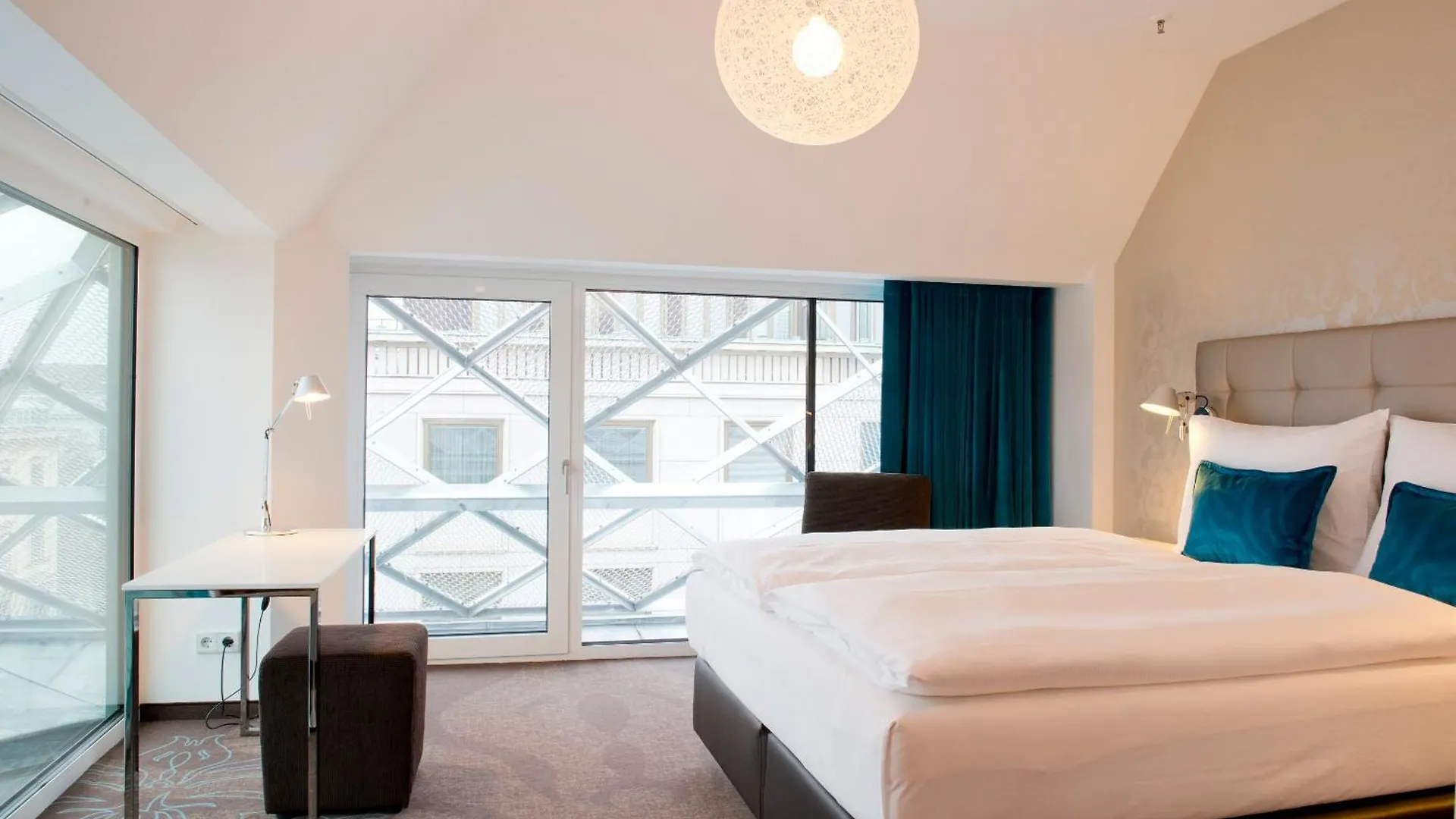 Motel One Wien-Staatsoper Вена