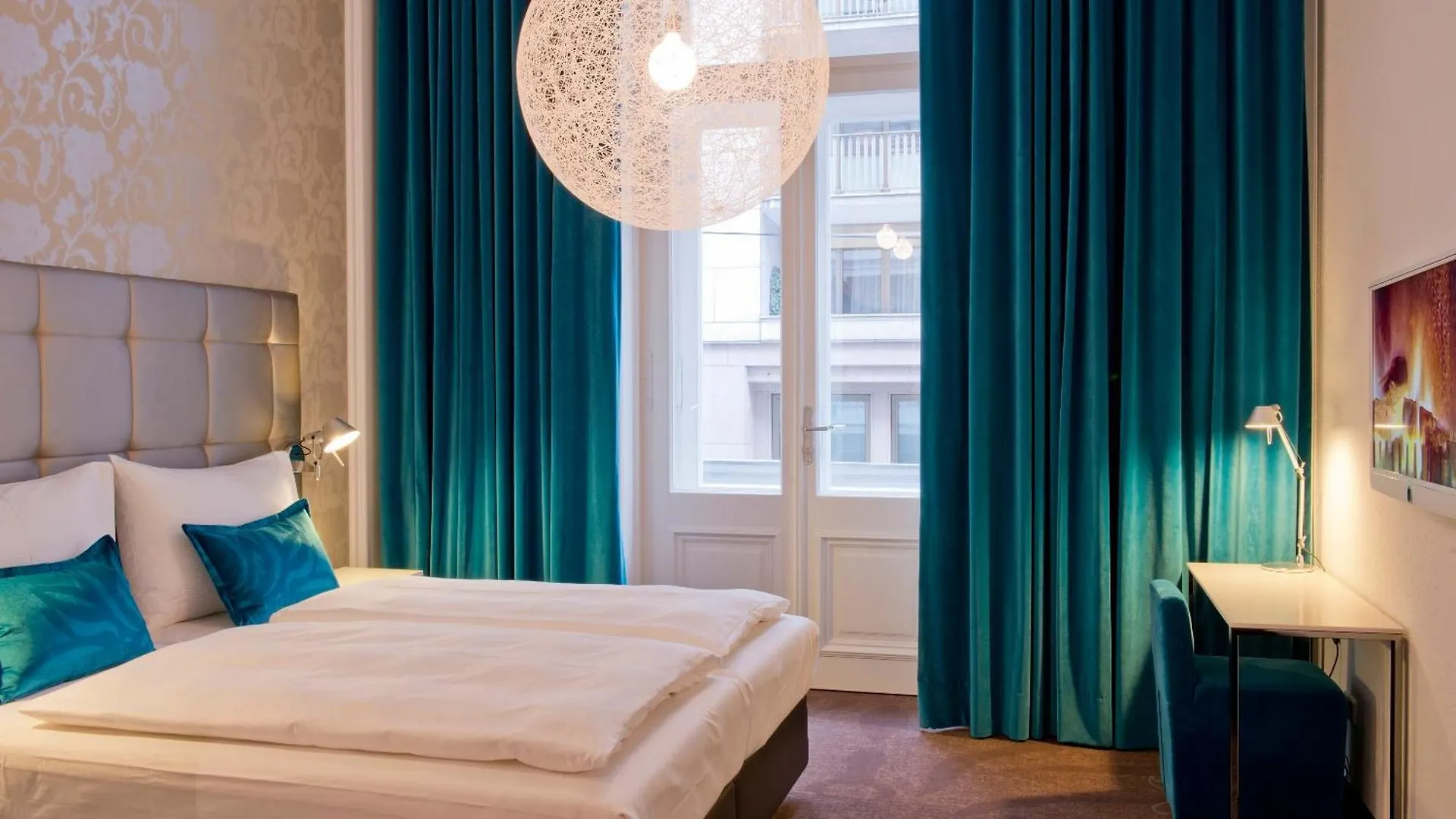 Motel One Wien-Staatsoper 3*, Вена Австрия