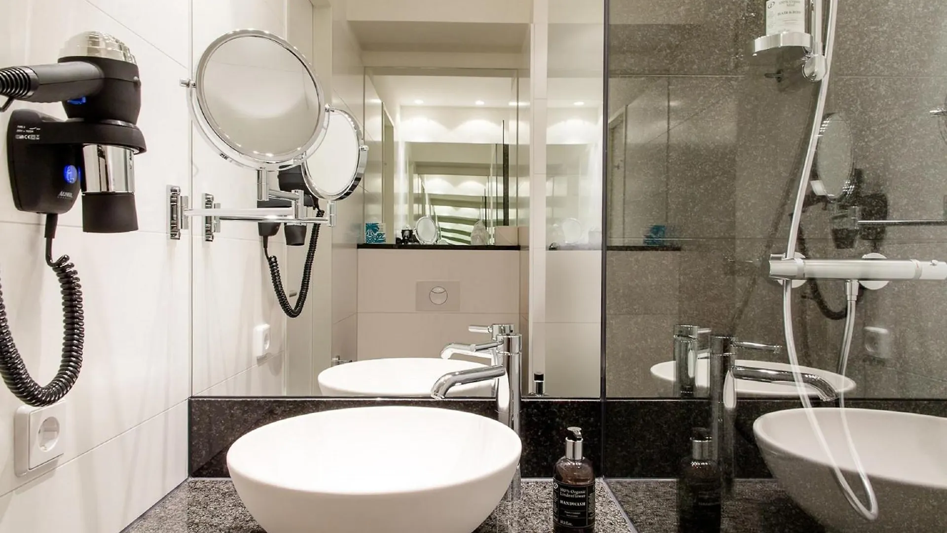 Motel One Wien-Staatsoper 3*, Вена Австрия