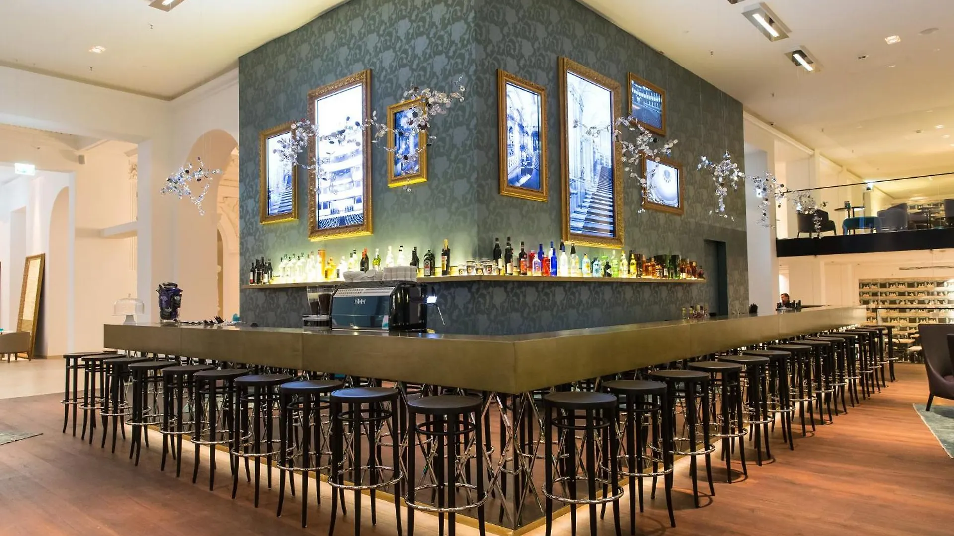 Отель Motel One Wien-Staatsoper