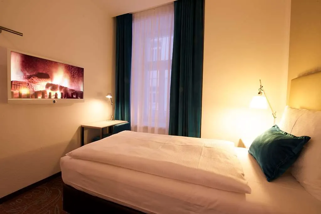 *** Отель Motel One Wien-Staatsoper Австрия