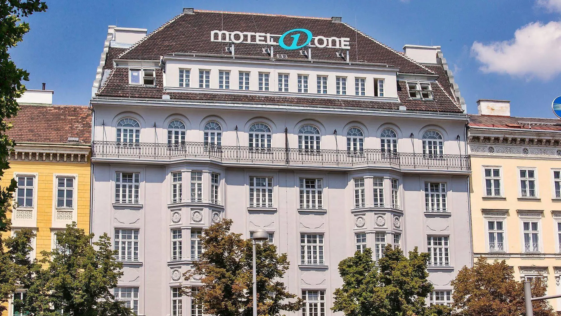 Motel One Wien-Staatsoper 3*, Вена Австрия