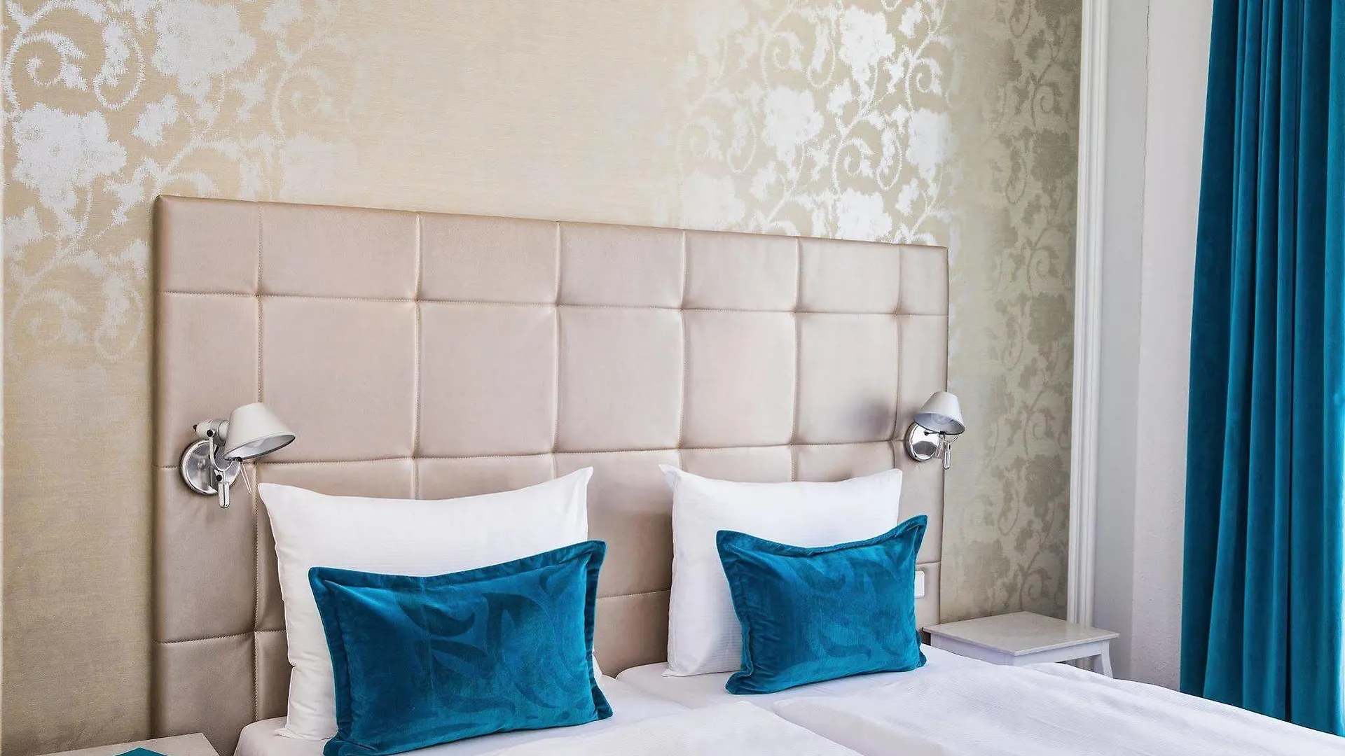 Motel One Wien-Staatsoper Отель Вена