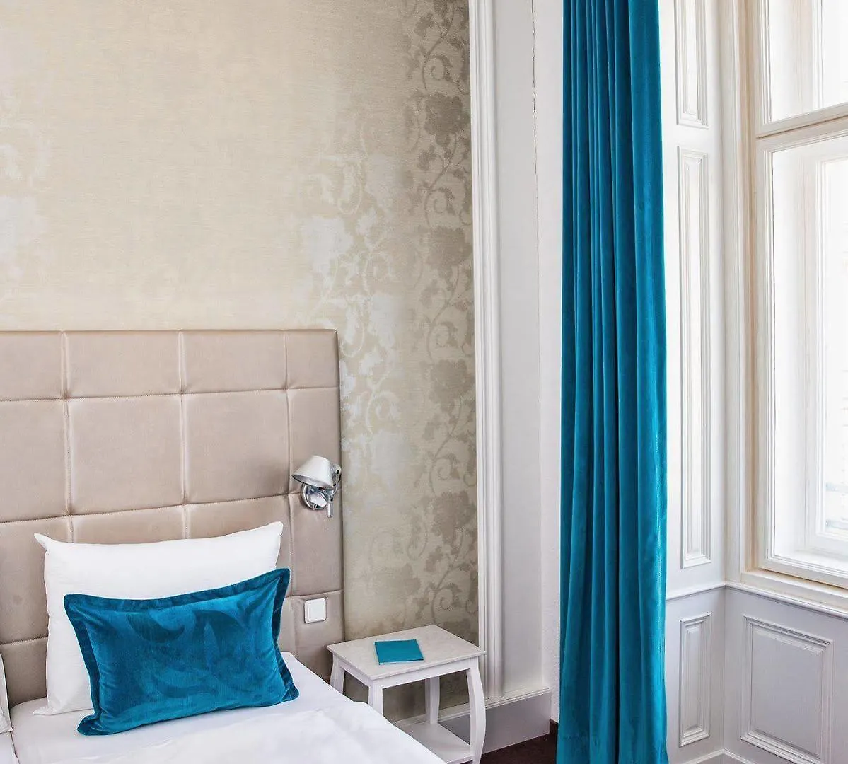 Motel One Wien-Staatsoper Отель Вена