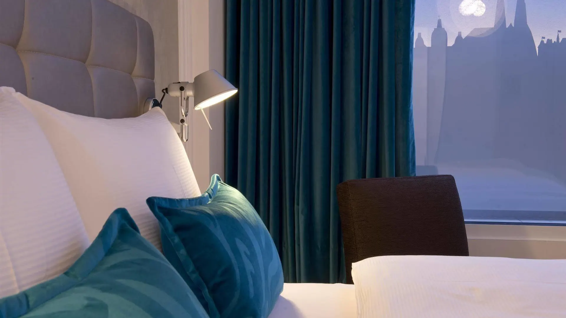 Отель Motel One Wien-Staatsoper